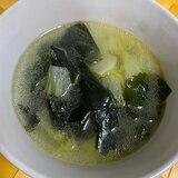 白菜とワカメの中華風スープ